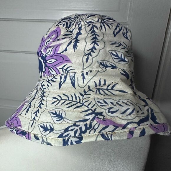 NWTs Hat Attack Printed Reversible Bucket Hat - Picture 2 of 4